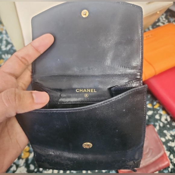 💜Authentic Chanel lambskin Logo wallet Black - Picture 3 of 3